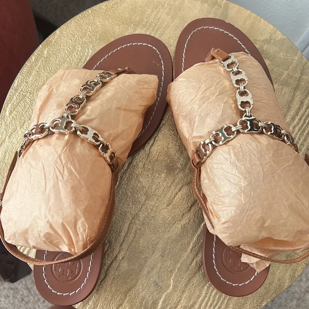 Tory Burch Gemini brown T-strap sandal,  gold metal link hardware, size 8 - Picture 8 of 12